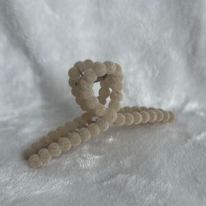 Elegant Beige Beaded Hairclip